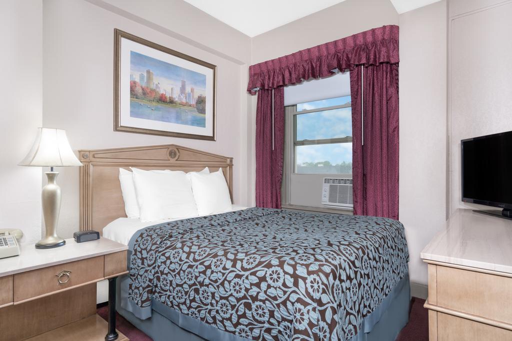 Days Inn By Wyndham Rochester Downtown Екстер'єр фото